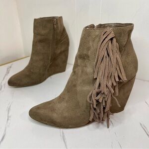Madden Girl Pave Taupe Suede Fringe Wedge Boot Size 8M